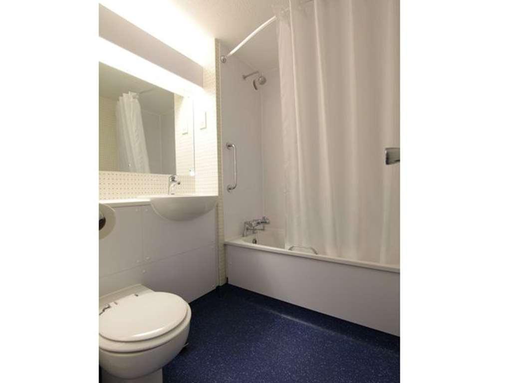 Travelodge Northampton Upton Way מראה חיצוני תמונה